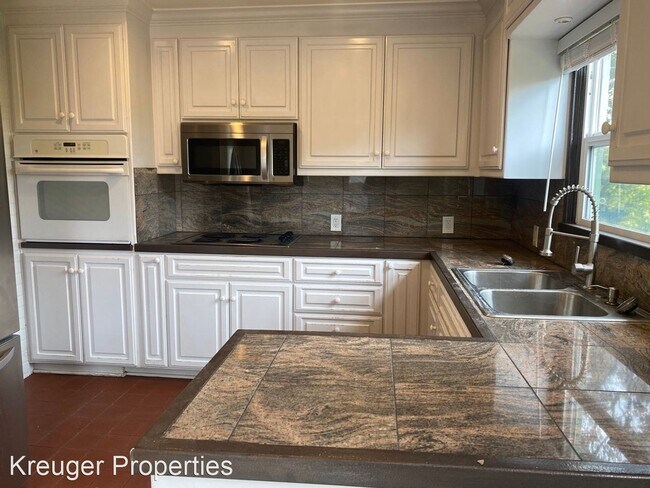 Building Photo - 3 br, 4 bath House - 17 Sunset Drive, Upst...