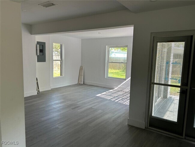 Building Photo - 3835 Arlington St