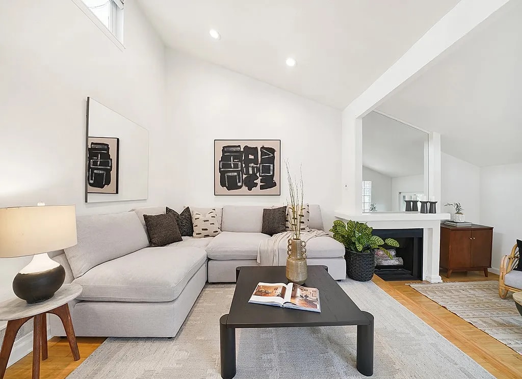 Primary Photo - Cool Sunset Beach pad Only 5 min Walk from...