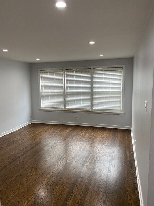 Foto principal - 9026 La Crosse Ave