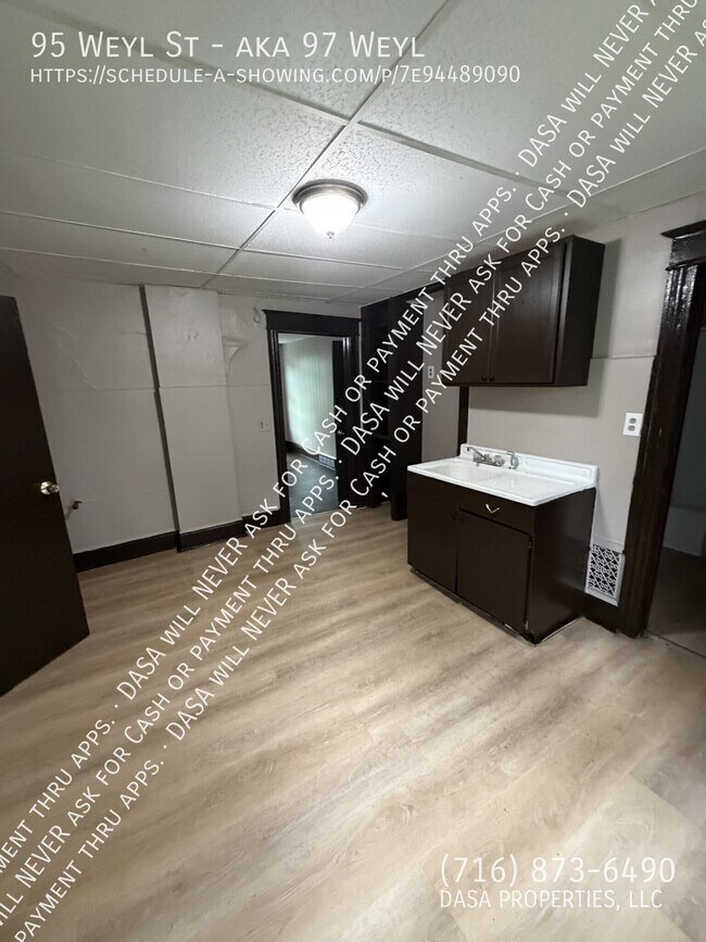Building Photo - 95 Weyl St