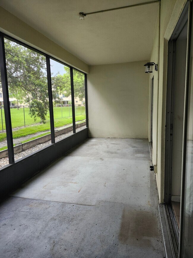 Foto del edificio - 2452 Enterprise Rd