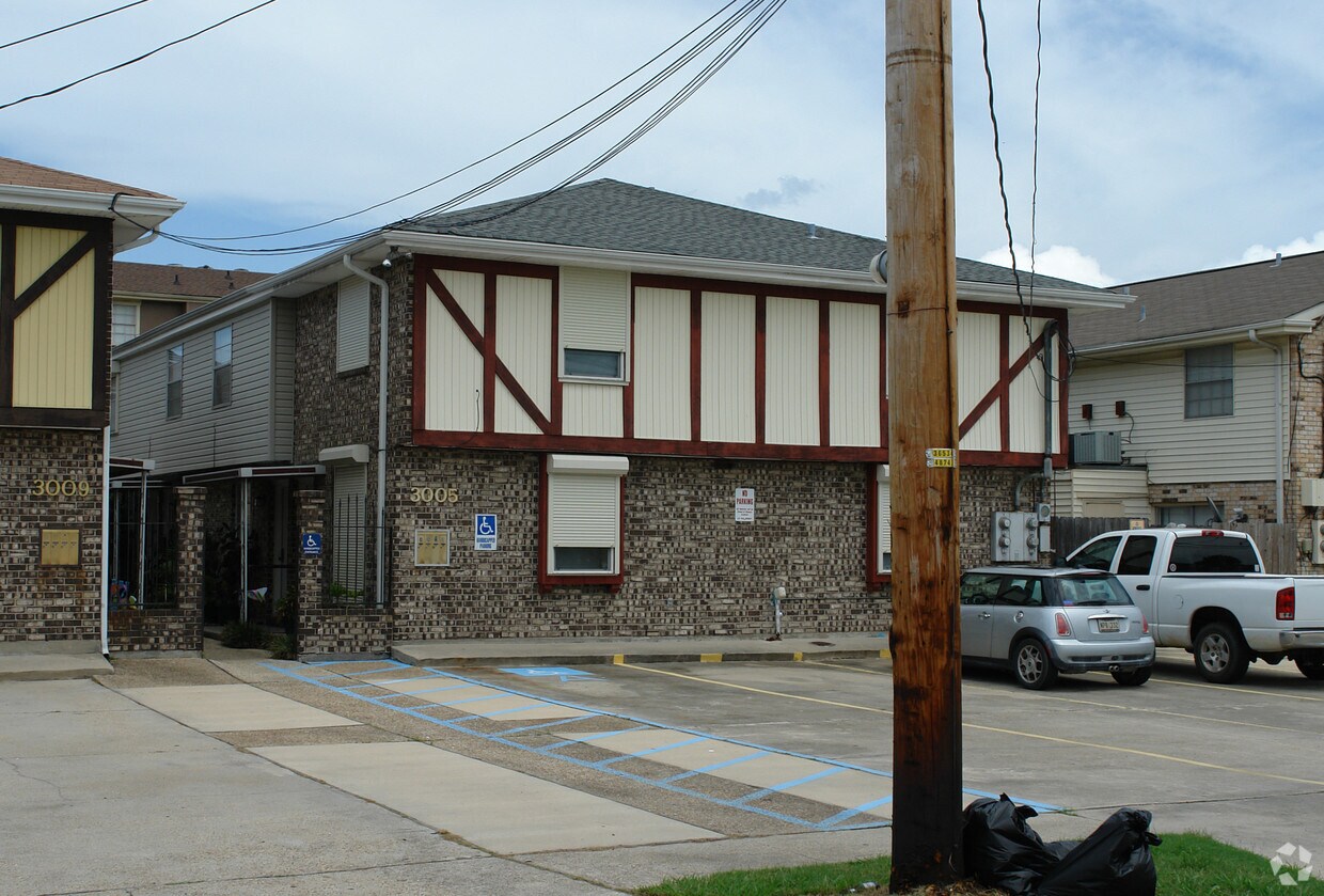 Primary Photo - 3005 Houma Blvd