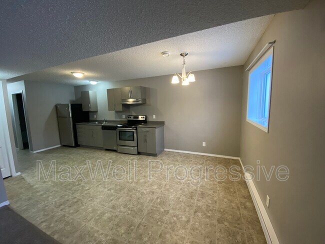 Photo du bâtiment - 11933 94 St NW
