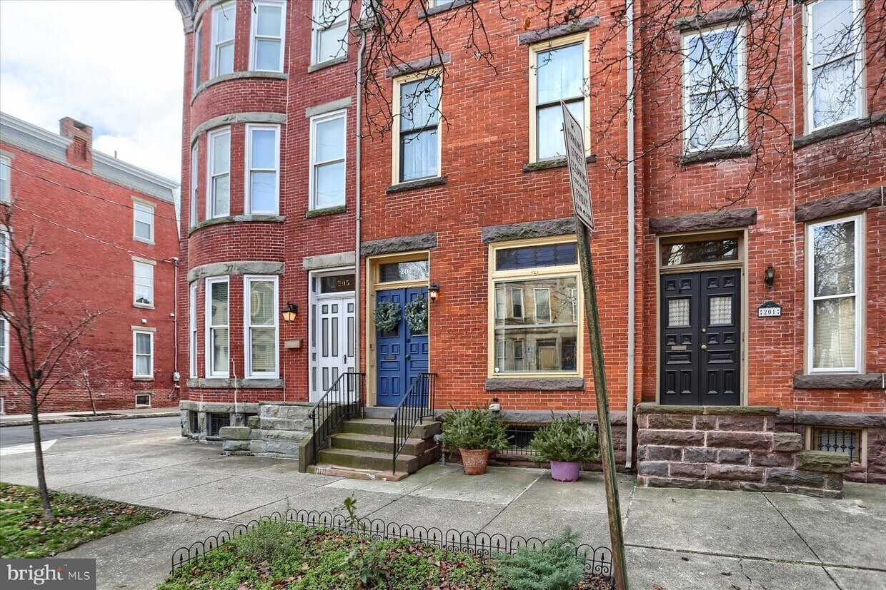 203 Harris St, Harrisburg, PA 17102 Townhome Rentals in Harrisburg PA