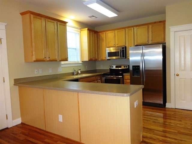 Building Photo - 204 Hydrangea St