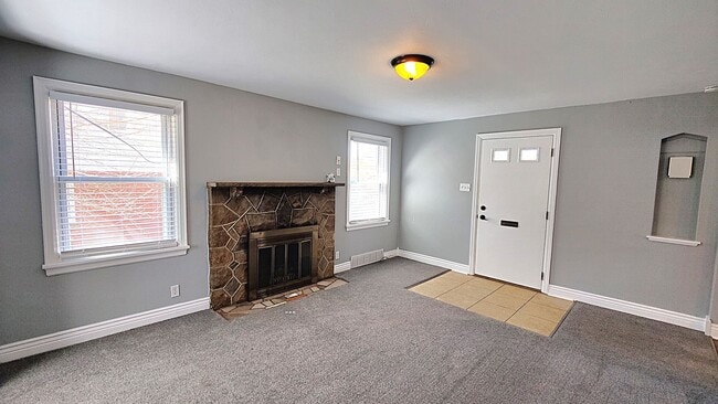 Building Photo - *Beautifully Updated & Charming 3BD/1BA Single-Family Home Available in West Mifflin*