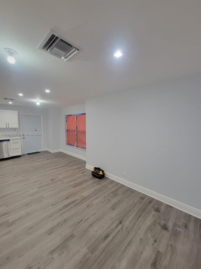 Foto del edificio - 1809 NW 8th Pl