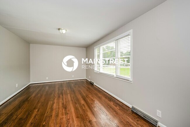 Building Photo - 3 Bedroom Pet-Friendly Home in BIRMINGHAM,...