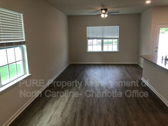 Foto del edificio - 5517 Carrington Ct