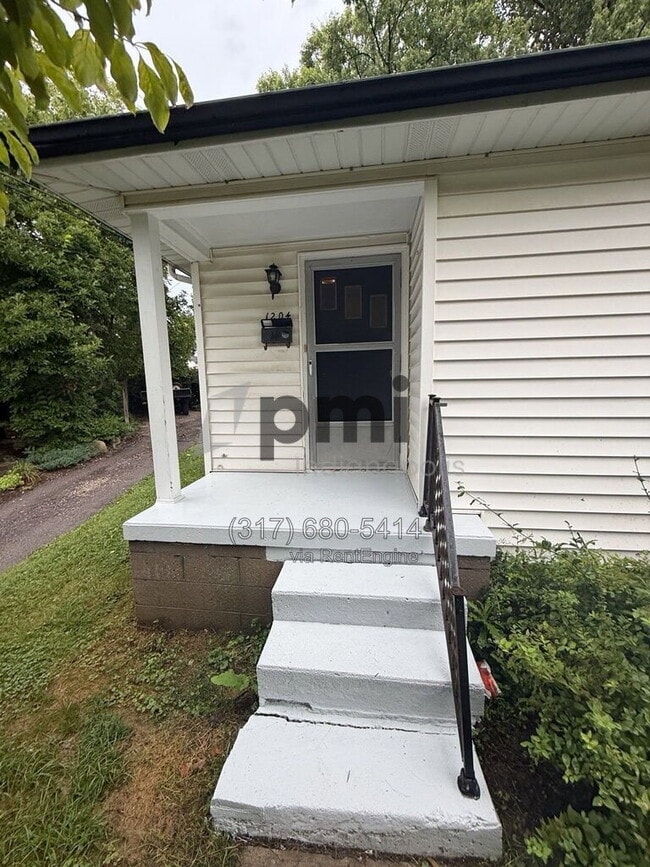 Building Photo - 1204 N Lincoln St