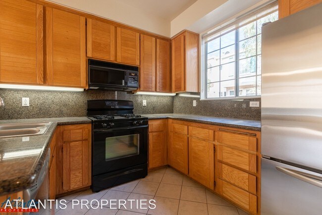 Building Photo - 2 br, 2.5 bath House - 397 Montecito Way