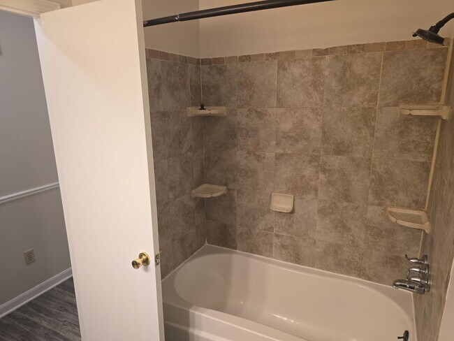 Foto del edificio - 815 Valley Springs Dr