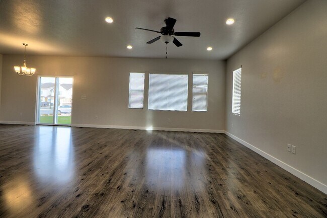 Building Photo - Legacy Farms Home with 6 Bedrooms!