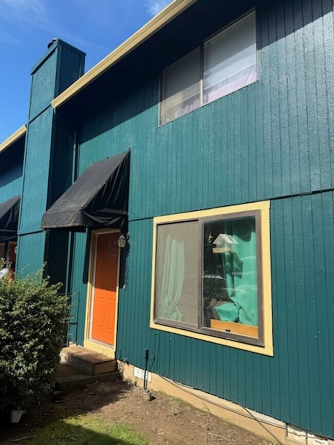 Building Photo - 161B01