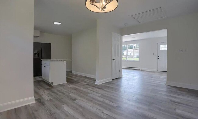 Building Photo - 1140 Loop Drive