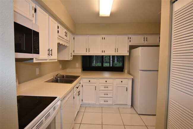 Foto del edificio - 5323 Indian Creek Dr