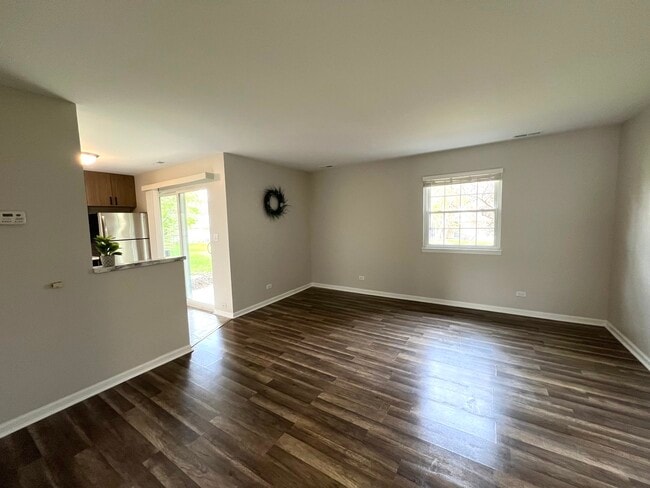 Building Photo - 546 E Shag Bark Ln