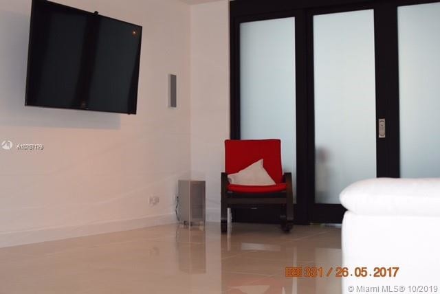 Foto del edificio - 5005 Collins Ave