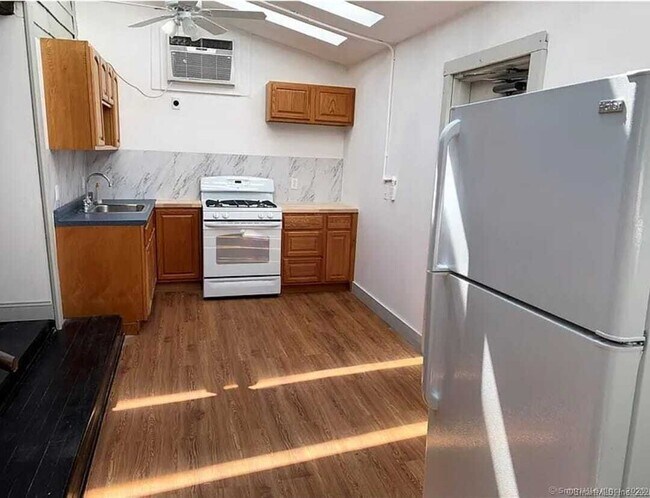 Foto del edificio - 27 Nichols Ave