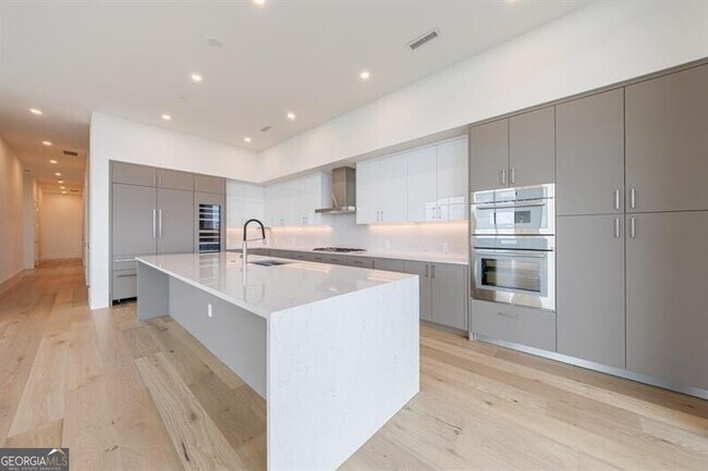 Foto del edificio - 2425 Peachtree Rd NE