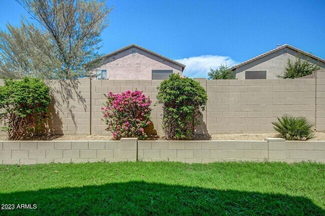 Building Photo - 6782 W Lariat Ln