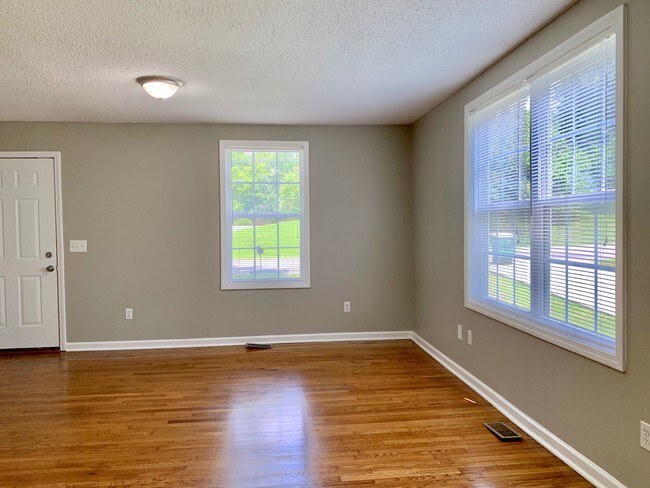 Building Photo - 1302 Vogue Hill Rd