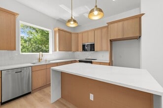 Building Photo - 3344 Sauer St