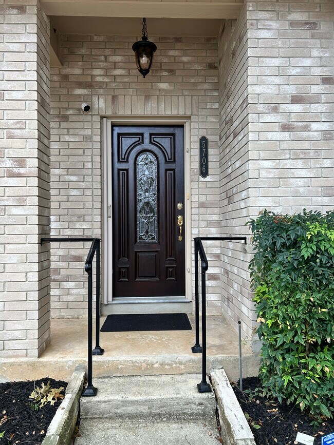 Foto del edificio - 5706 Quail Crown