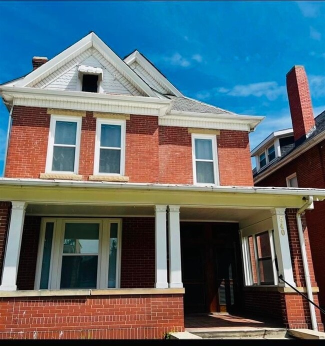 Building Photo - 540 6th Ave