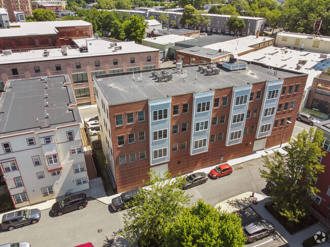 Building Photo - 81-85 Amory St