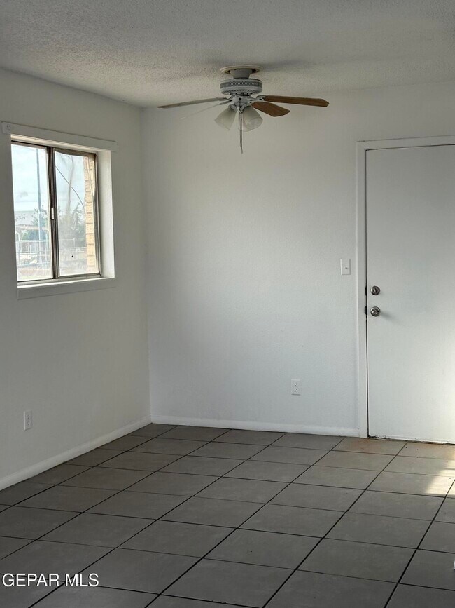 Foto del edificio - 7828 West Dr