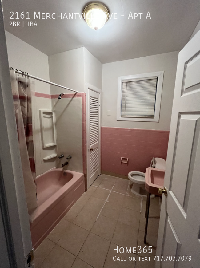 Building Photo - Cozy 2 Bedroom Unit less than 10 miles fro...