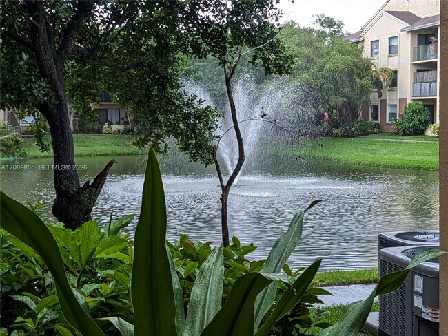 Building Photo - 9999 Summerbreeze Dr