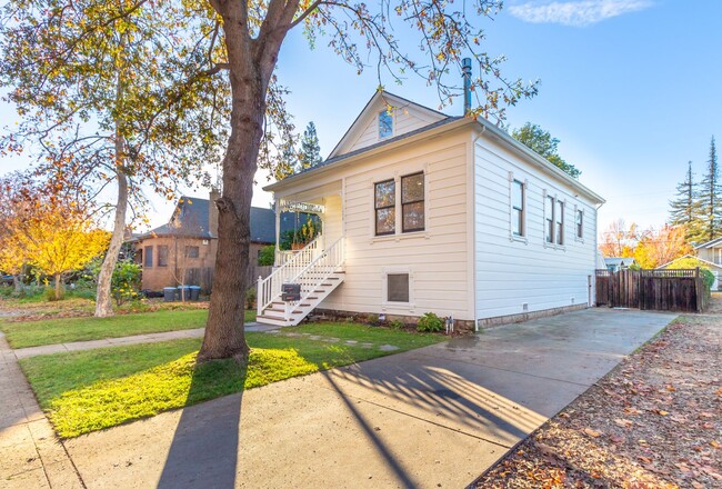 Building Photo - 1400 37th St