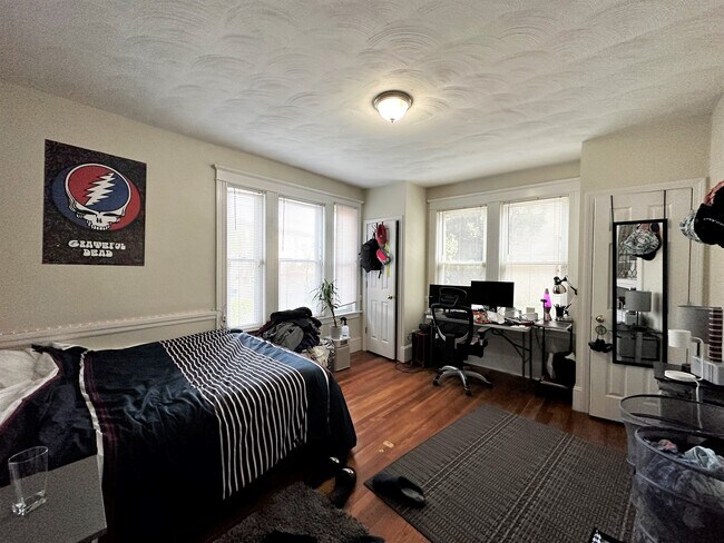 Foto del edificio - 229 Chestnut Hill Ave