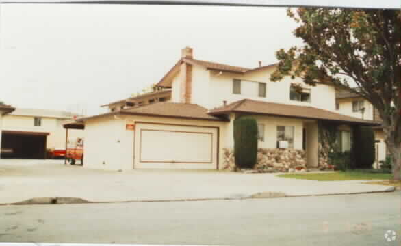 Building Photo - 554 Columbia Ave
