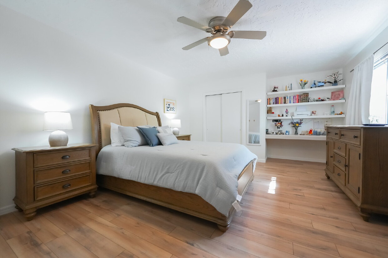Primary Photo - Private Room for Rent with Garage Option –...