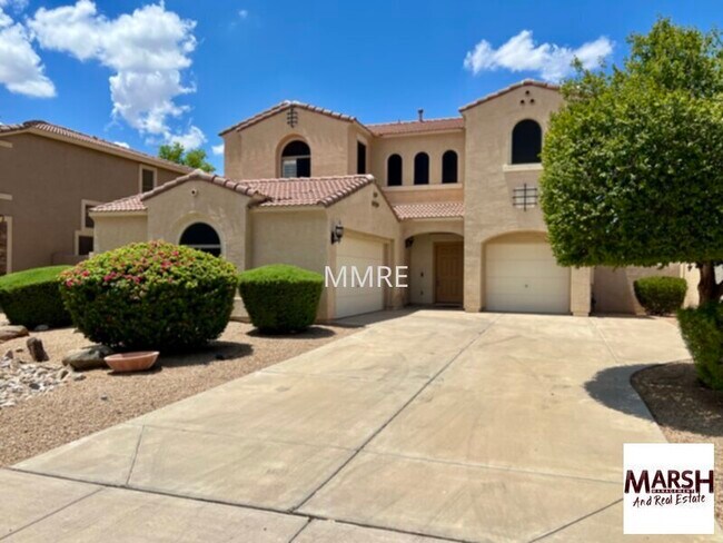 Foto del edificio - Beautiful 4 bedroom home with private pool...