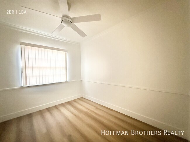 Foto del edificio - 1631 S Bronson Ave