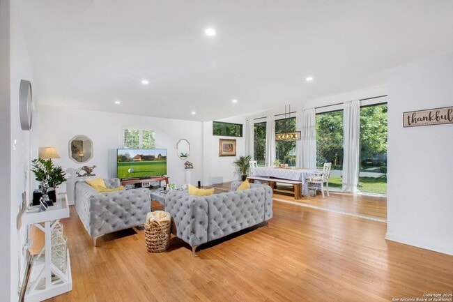 Building Photo - 423 College Blvd