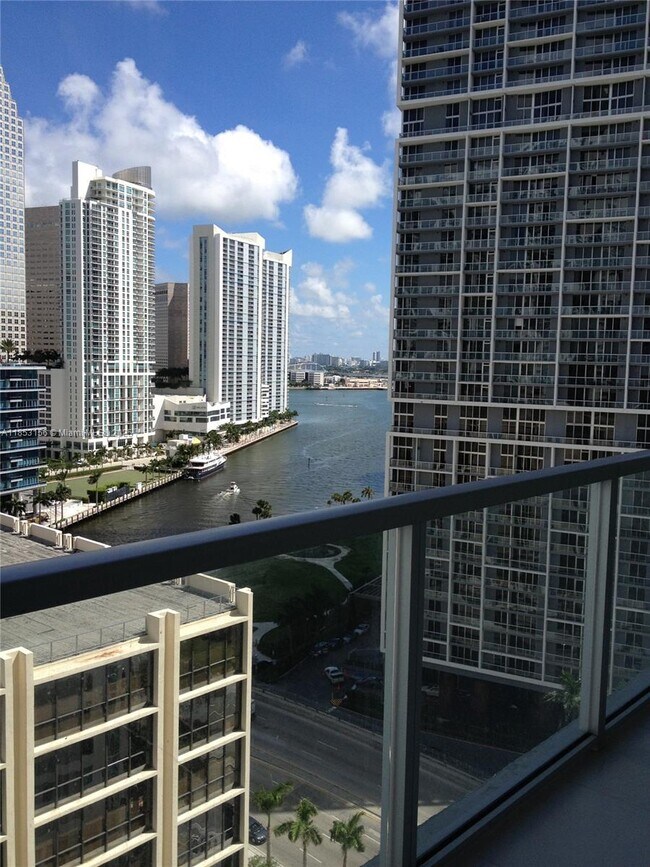 Building Photo - 500 Brickell Ave