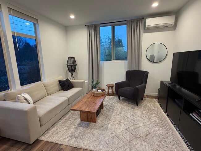 Foto del edificio - 5455 25th Ave SW