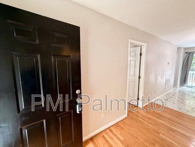 Foto del edificio - 152 Chatham Cir