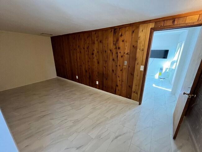 Foto del edificio - 2220 E Grant Rd