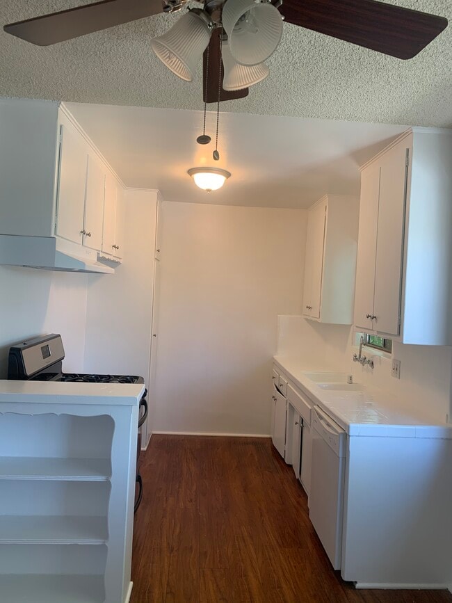 Building Photo - 8100 Owensmouth Ave