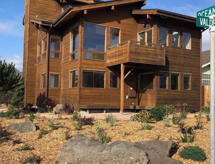 Primary Photo - 5 bedroom in Half Moon Bay CA 94019