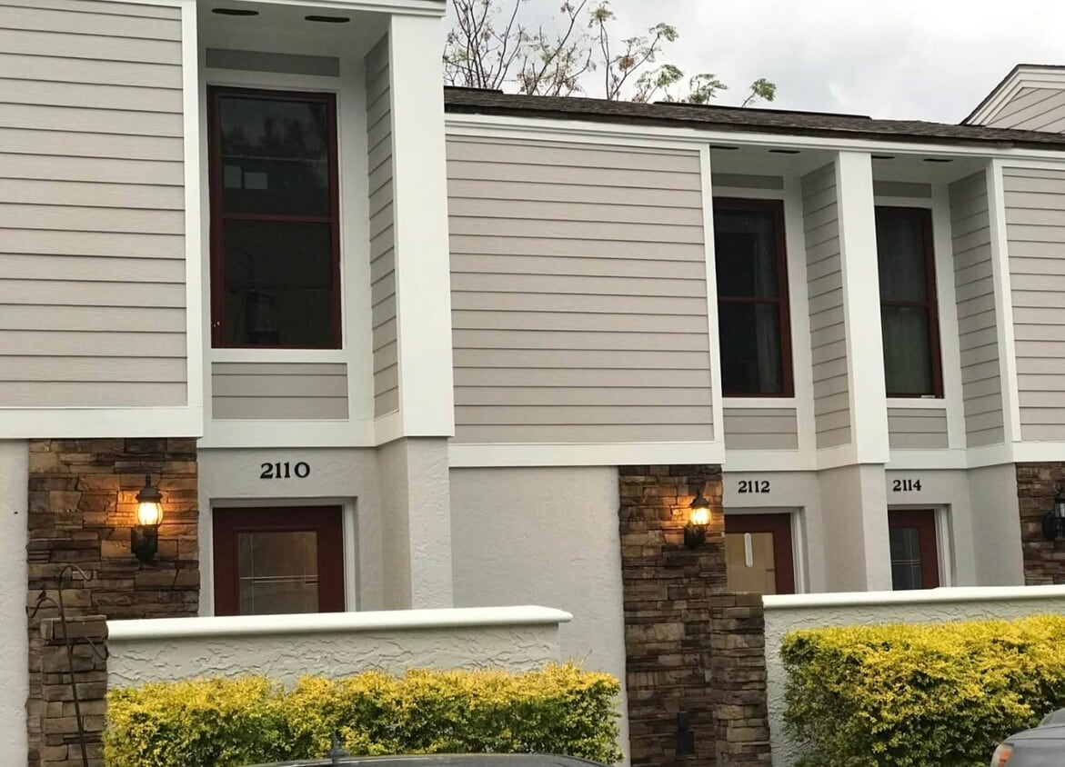 Entrada principal - 2110 NE 38th Ave