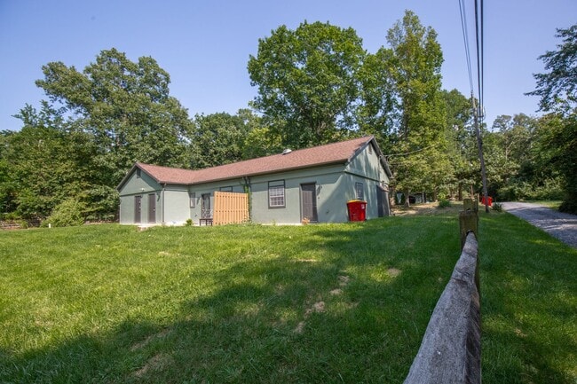 Building Photo - 115 Old Bridge Rd