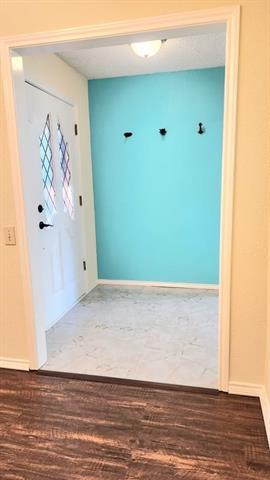 Building Photo - 112 Meadowglen Cir